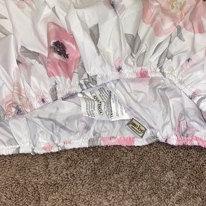 Sweet JoJo Designs floral crib sheet. New without tags. Never used